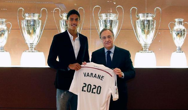 Varane amplía su contrato con el Real Madrid hasta junio de 2020