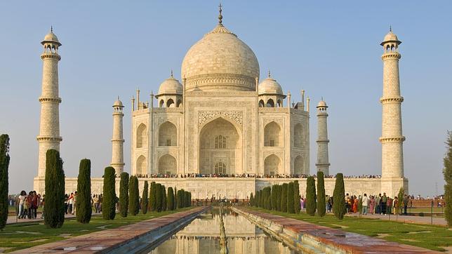 El estiércol, el peor enemigo del Taj Mahal