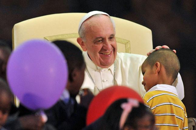 Papa nombra a una víctima y un cura argentino en la Comisión sobre pederastia