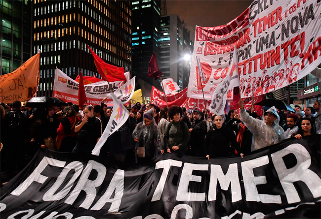 Brasileños salen a la calle para demandar la salida de Michel Temer del poder