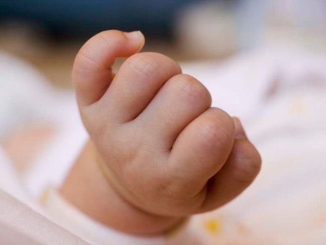 CEDH autoriza a dejar de mantener con vida a un bebé británico con enfermedad terminal