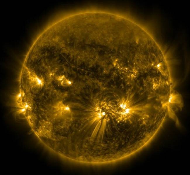 Astrónomos japoneses observan mancha solar 66 veces más grande que la Tierra