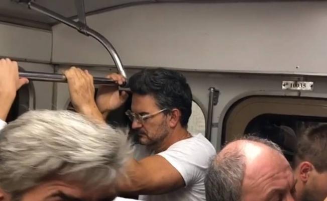 Ricardo Arjona se monta en el Metro y no lo reconocen
