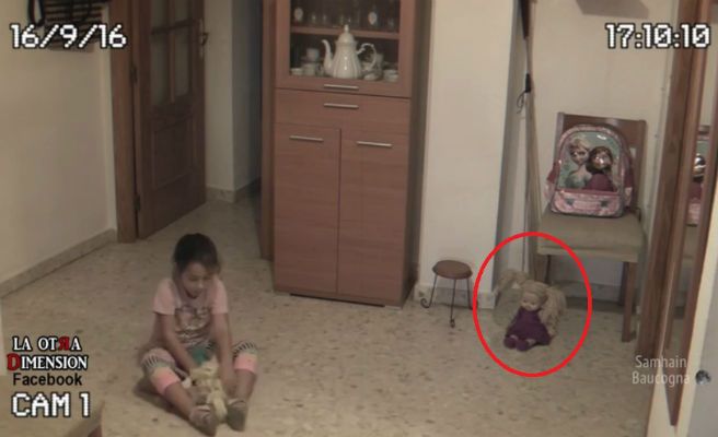 Los fenómenos paranormales que atormentan a una niña se hacen virales en la red