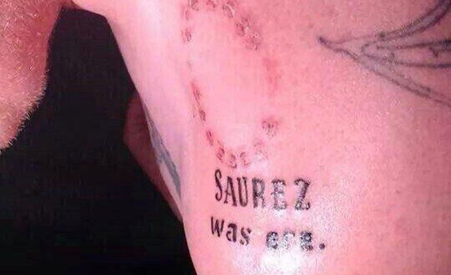 Se tatúa el mordisco de Luis Suárez y le escriben mal el nombre
