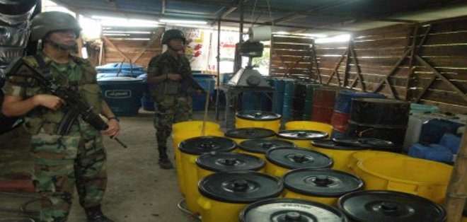 Armada Colombiana destruye dos laboratorios de las FARC para procesar coca