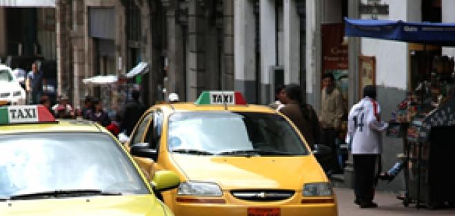 Cerca de 200 denuncias por cobros excesivos en carreras de taxi en Quito