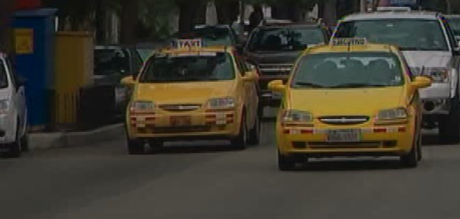Conductores de taxis adoptan nuevas medidas de autoprotección
