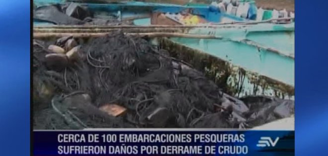 Derrame de crudo en Esmeraldas afecta a 100 embarcaciones