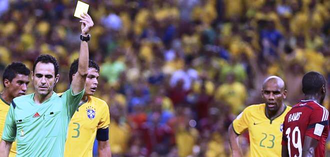 ‘Bild’ dice que la FIFA conminó a los árbitros a evitar tarjetas amarillas