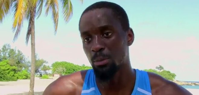 Campeón mundial salta en playas de Cuba