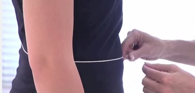 Atarse un hilo en la cintura ayuda a tener vientre plano, según fisioterapeuta