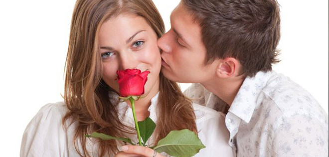 La señal que revela si un hombre está enamorado, según estudio