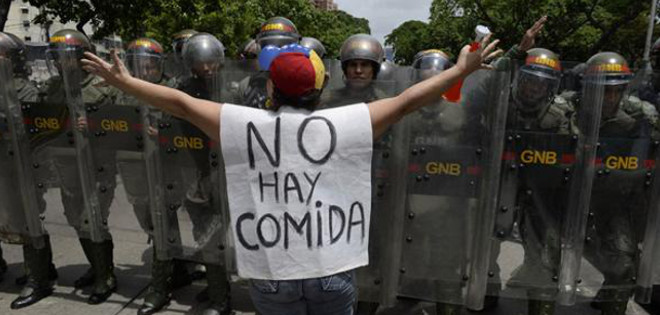 Oposición venezolana calificó de &quot;trampa&quot; la decisión de suspender la recolección de firmas para revocatorio