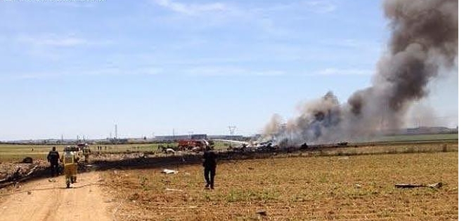 Tres muertos, dos heridos y un desaparecido al estrellarse un avión militar en el aeropuerto de Sevilla