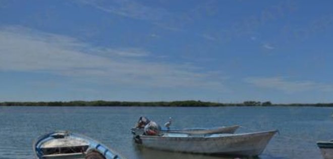 Pescador ecuatoriano se salva de morir en naufragio