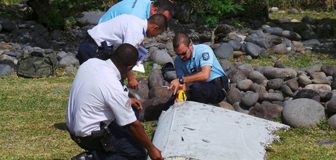 Francia confirma restos procedentes del vuelo desparecido de Malaysia Airlines en 2014