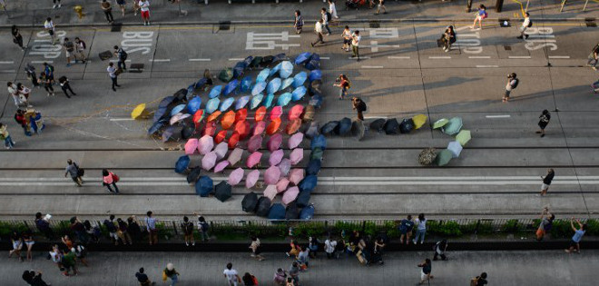 Desconocidos atacan a manifestantes prodemocracia en Hong Kong