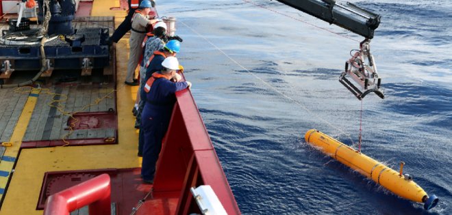 Continúa búsqueda del avión malasio tras fallas técnicas en el submarino