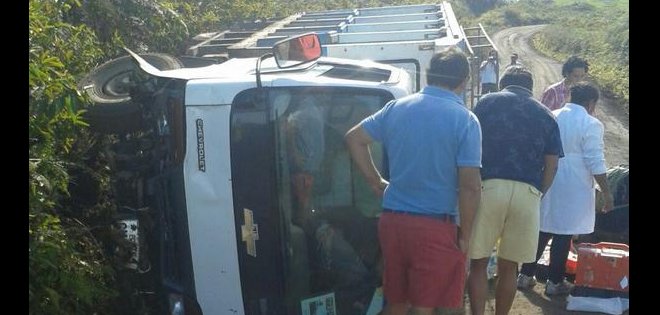Cinco extranjeros heridos en accidente de carretera en isla de Galápagos