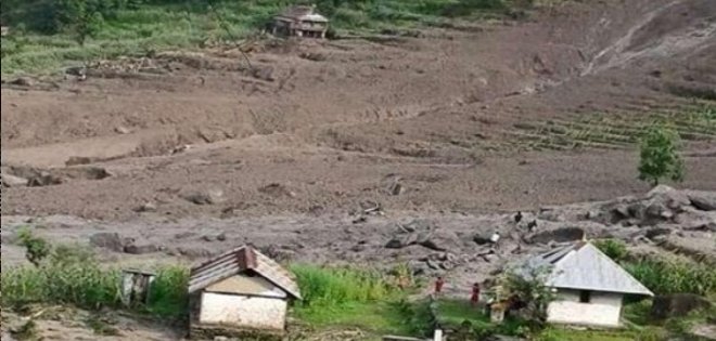 Rescate avanza con dificultad en Nepal mientras muertos por lluvia suben a 24