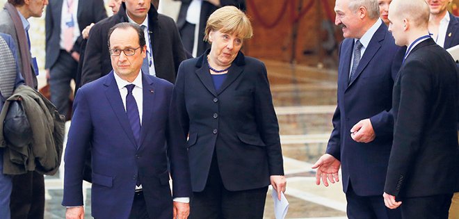 Putin, Poroshenko, Hollande y Merkel denuncian &quot;rupturas del alto el fuego&quot; en Ucrania