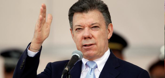 Santos asume su segunda presidencia decidido a alcanzar la paz en Colombia