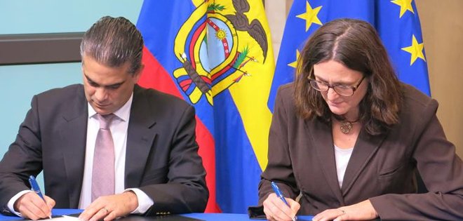 La UE y Ecuador rubrican su acuerdo comercial, que esperan aplicar en 2016