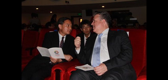 China y Ecuador avanzan negociación de inversiones y exención de visados