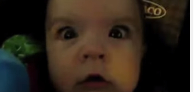 (VIDEO) La curiosa reacción de los bebés al pasar por un túnel