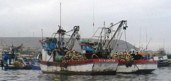 Detienen a 5 ecuatorianos por navegar sin permiso en aguas peruanas