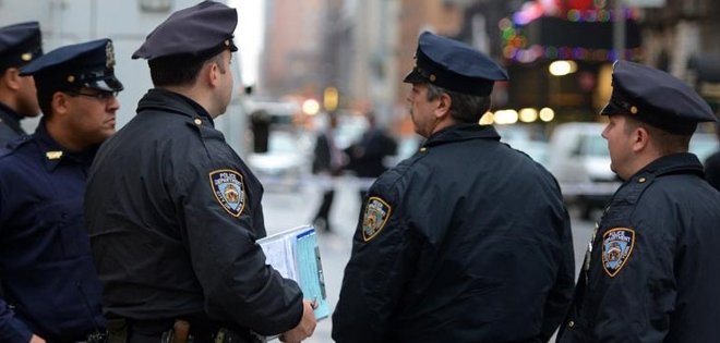 La policía dispara y hiere en Nueva York a un hombre armado que se resistió