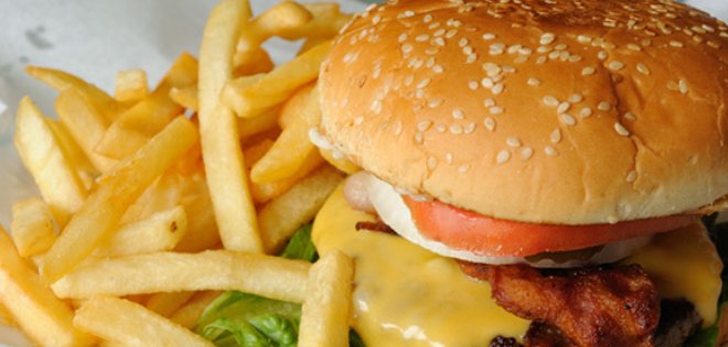 Burger King lanzará en EEUU una &quot;hamburguesa de patatas fritas&quot; por 1 dólar