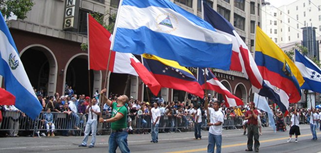 El 73 % de latinos, a favor de restablecer relaciones con Cuba, según sondeo