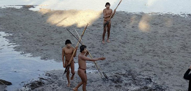 Amazonas: primer contacto de una tribu con la &quot;civilización&quot;