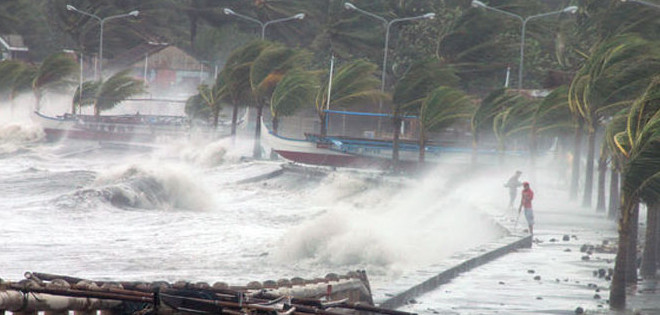 Un fuerte tifón se acerca a la región filipina abatida por Haiyan hace un año
