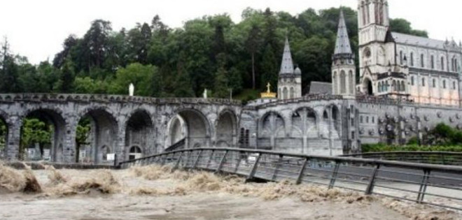 Tres muertos y dos desaparecidos por las inundaciones en el sur de Francia
