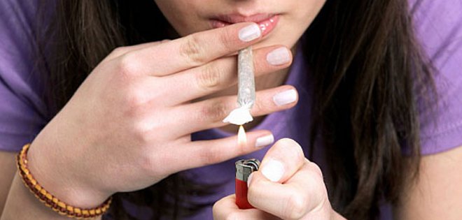 Un 46% de estudiantes asegura que hay droga en colegios, revela estudio