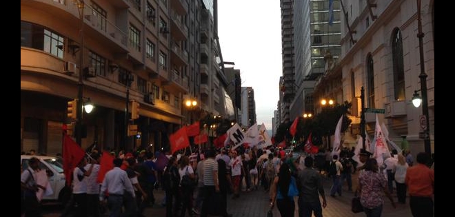 Marcha en Guayaquil llegó a la Gobernación para hacer sus reclamos