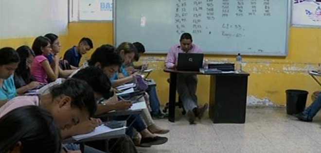 Estudiantes tienen dudas sobre reorganización de carreras en U. de Guayaquil