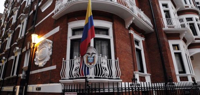 Policía británica reduce vigilancia de embajada de Ecuador