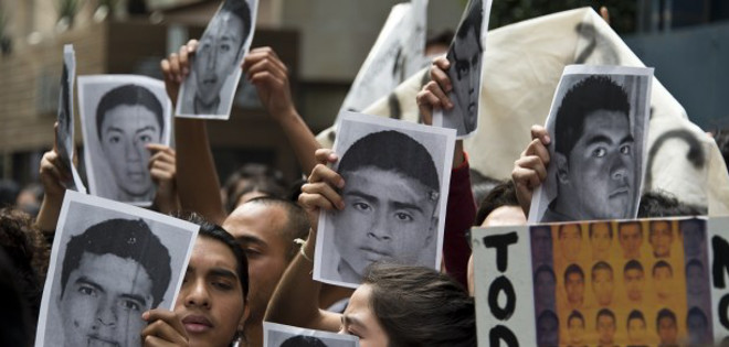 Padres de estudiantes mexicanos desaparecidos decepcionados por reunión con Peña Nieto