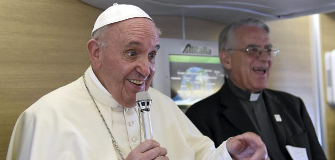 Sida: papa Francisco reconoce &quot;perplejidad&quot; de la Iglesia ante preservativo