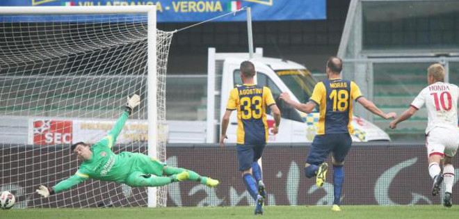 El Milan golea al Verona y se acerca a la cabeza del campeonato