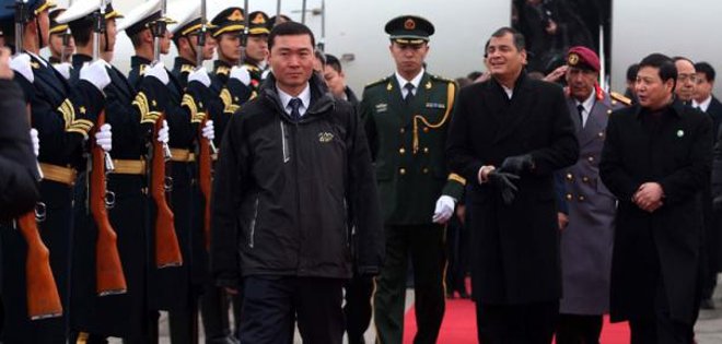 Correa llega a Pekín para comenzar su visita de Estado a China