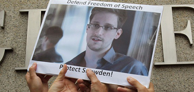 Edward Snowden pide asilo en Brasil