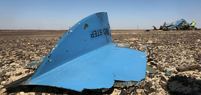 Espías de EEUU y Reino Unido apuntan a bomba en avión ruso caído en Egipto