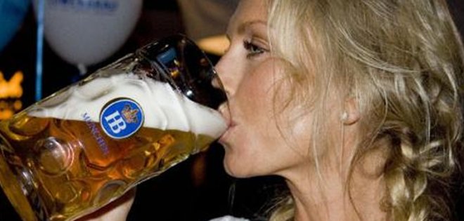 Alemania homenajea a su cerveza mientras desciende el consumo