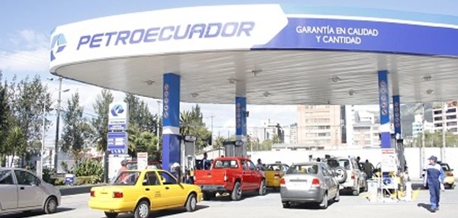 Rafael Correa dispone la venta de gasolineras de Petroecuador
