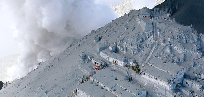 Ascienden a 36 los muertos por la erupción del Monte Ontake en Japón